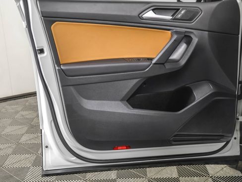 Used 2019 Volkswagen Tiguan SE w/ Panoramic Sunroof Package image 35