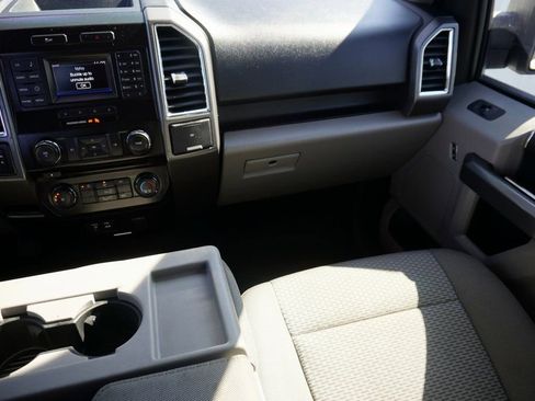 Used 2015 Ford F150 XLT image 29
