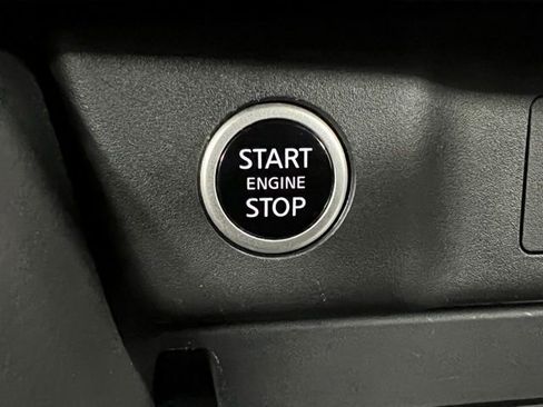 Used 2023 Nissan Rogue S image 28