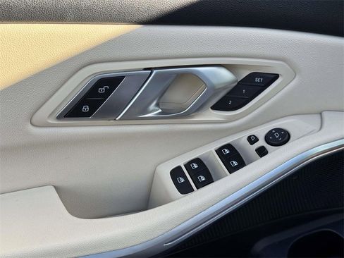 Used 2021 BMW 330i xDrive Sedan w/ Convenience Package image 17