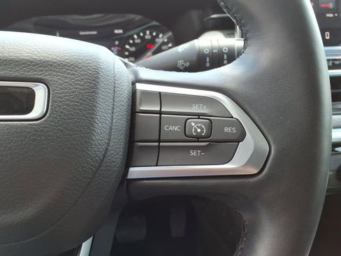 Used 2022 Jeep Compass Latitude w/ Sun and Sound Group AWD/4WD image 19