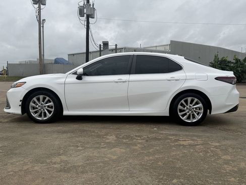 Used 2021 Toyota Camry LE FWD image 6