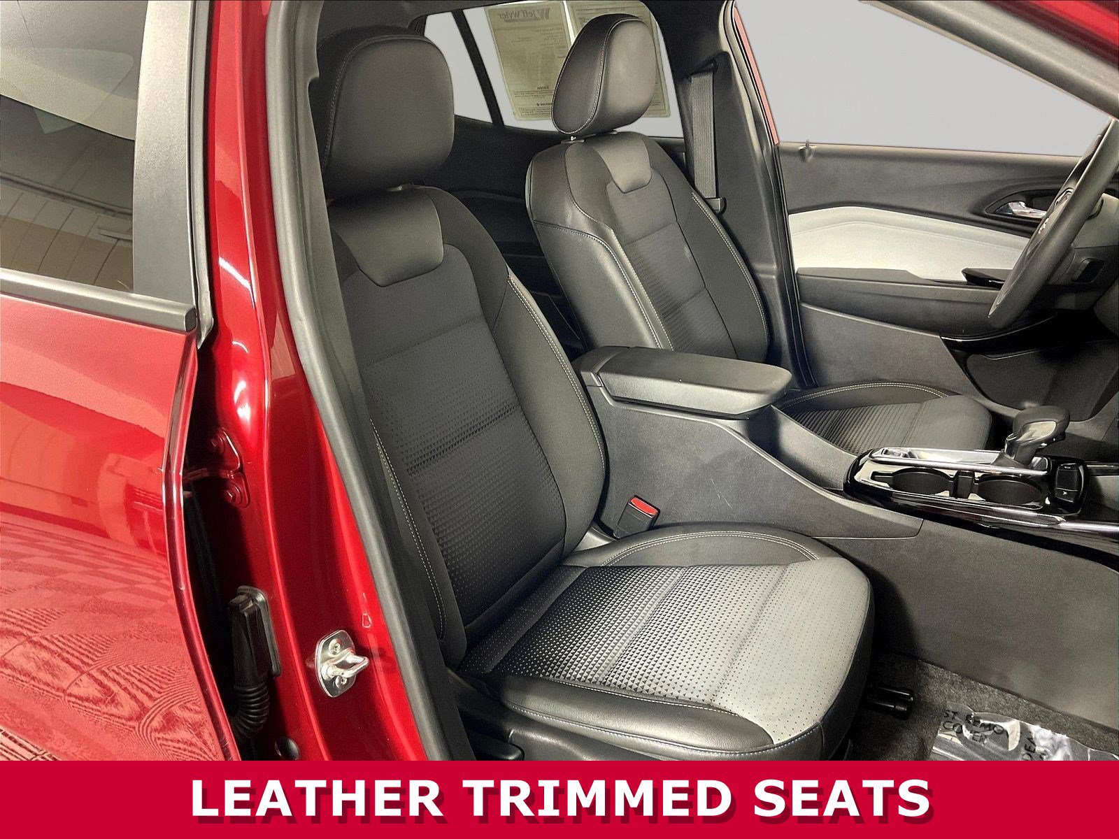 Used 2025 Chevrolet Trax LT FWD image 28