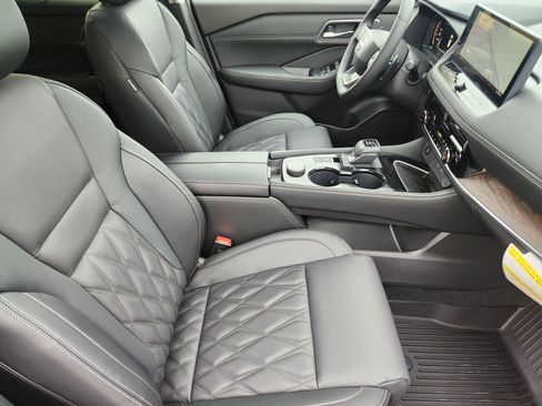 New 2026 Nissan Rogue Platinum image 13