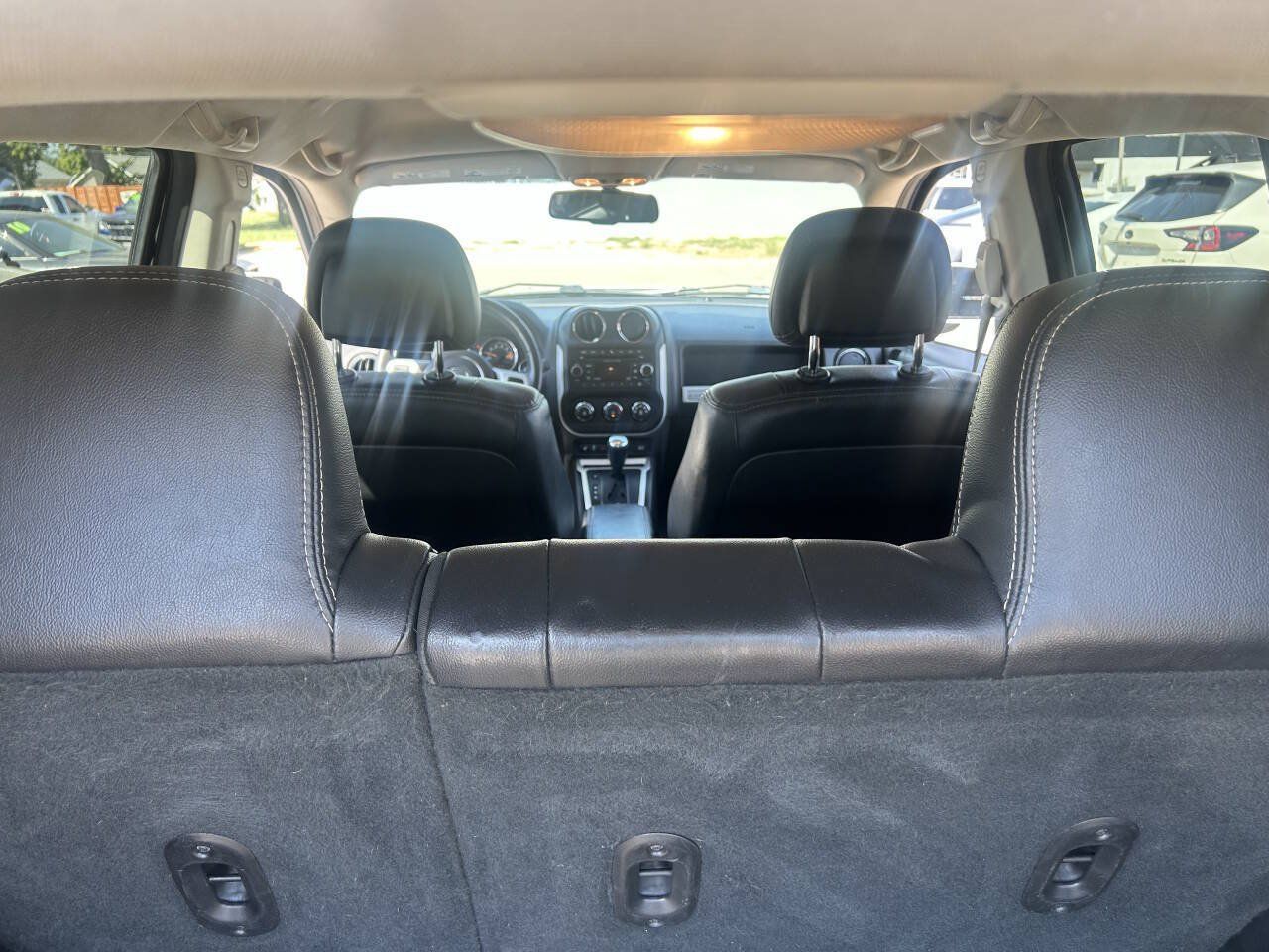 Used 2017 Jeep Compass Latitude FWD image 8
