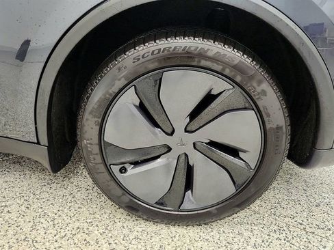 Used 2026 Tesla Model Y Long Range image 9