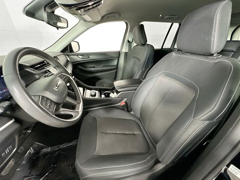 Used 2023 Jeep Grand Cherokee Laredo image 19