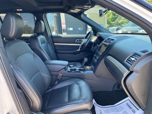 Used 2018 Ford Explorer XLT w/ Equipment Group 202A AWD/4WD image 35