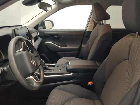 Used 2022 Toyota Highlander L FWD image 17
