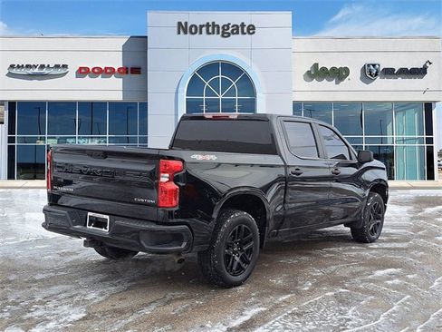 Used 2025 Chevrolet Silverado 1500 Custom image 4