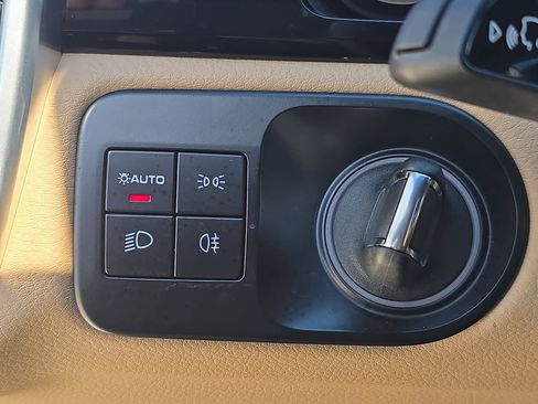 Used 2023 Porsche Cayenne Base image 30