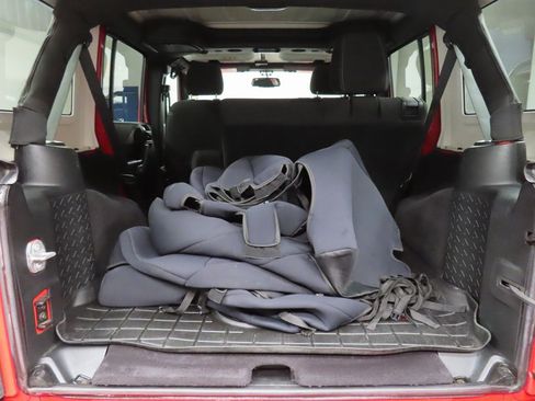 Used 2017 Jeep Wrangler Unlimited Sahara w/ Connectivity Group image 33