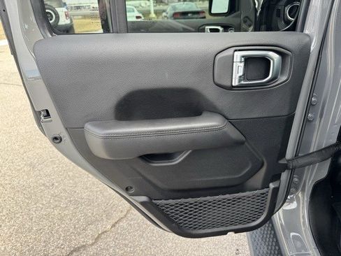 Used 2023 Jeep Wrangler Unlimited Sahara image 26