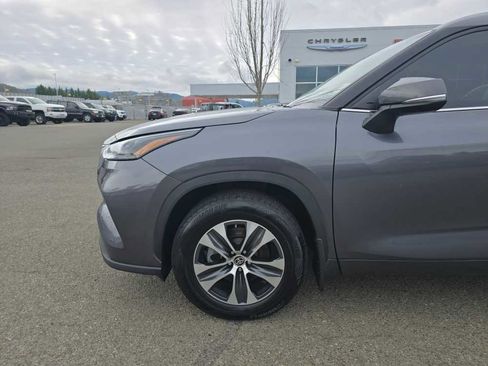 Used 2023 Toyota Highlander XLE image 19