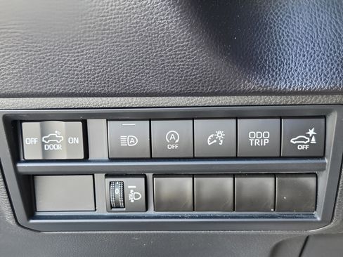 Used 2022 Toyota Tundra SR5 w/ SR5 Convenience Package RWD image 25
