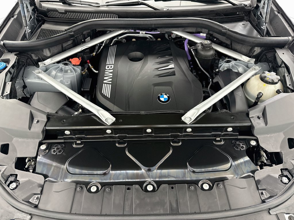 Used 2024 BMW X5 sDrive40i w/ M Sport Package RWD image 28