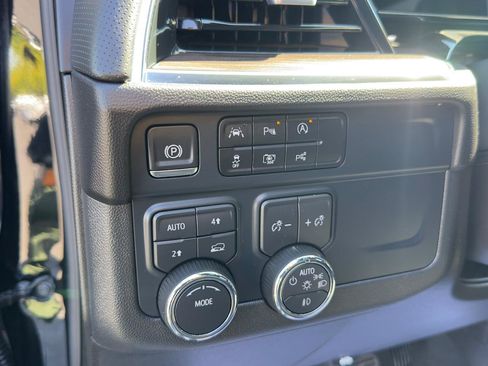 Used 2025 Chevrolet Suburban Premier AWD/4WD image 14
