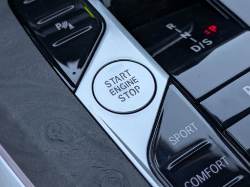 Used 2025 BMW X5 sDrive40i w/ Climate Comfort Package image 31