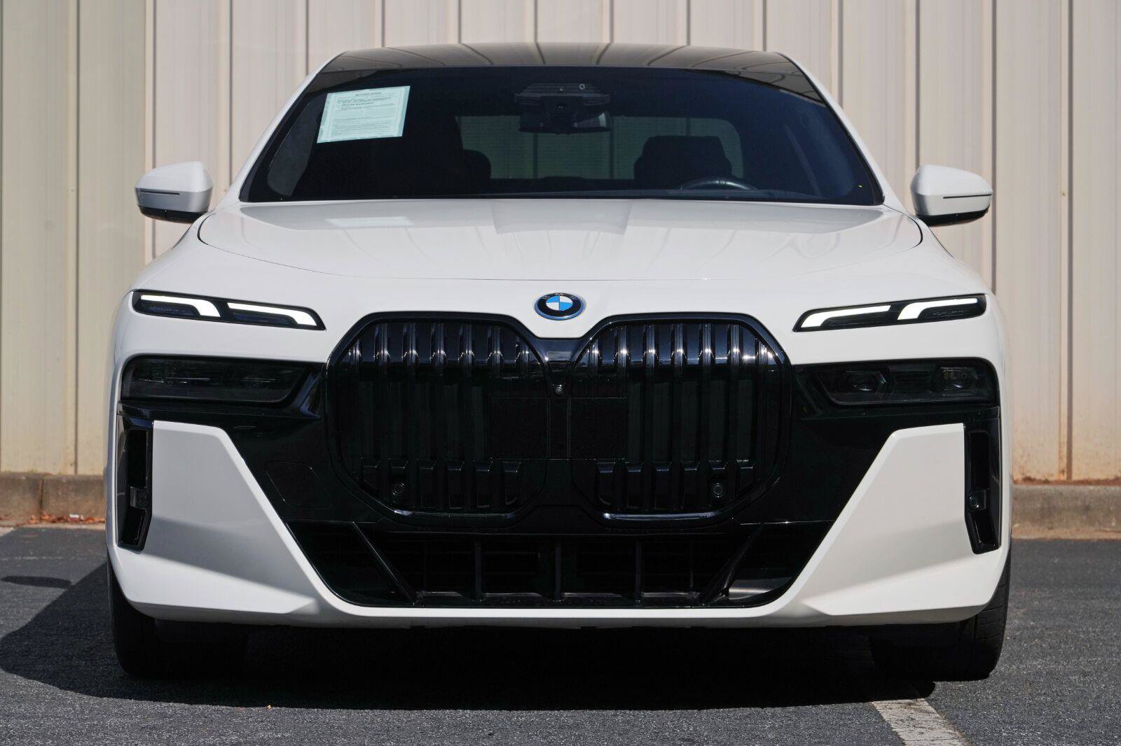 Used 2024 BMW i7 xDrive60 AWD/4WD image 7