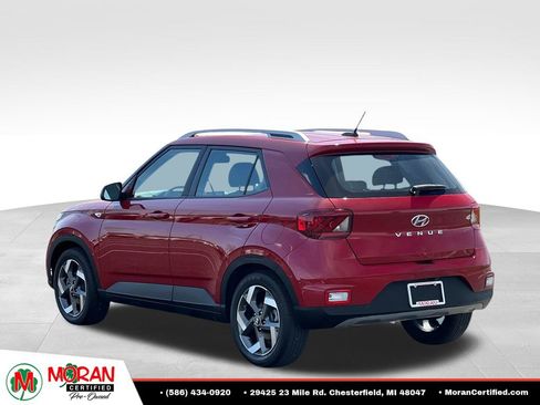 Used 2023 Hyundai Venue Limited FWD image 4