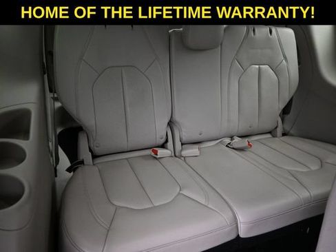 Used 2018 Chrysler Pacifica Touring-L Plus FWD image 48
