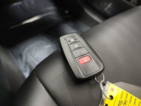 Used 2022 Toyota RAV4 XLE Premium image 37