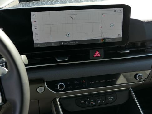 Used 2026 Kia Carnival EX image 19