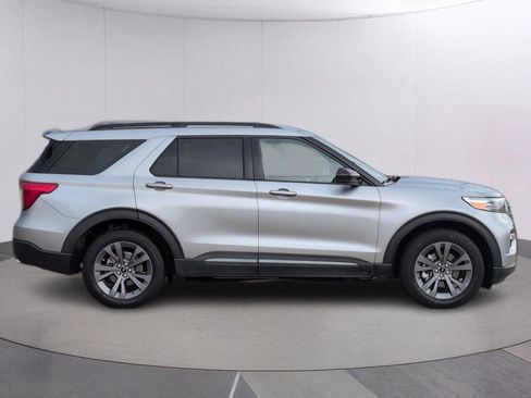 Used 2023 Ford Explorer XLT w/ Equipment Group 202A AWD/4WD image 7
