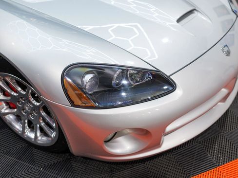 Used 2004 Dodge Viper SRT-10 image 8
