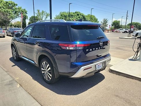 Used 2022 Nissan Pathfinder Platinum w/ Cargo Package FWD image 5