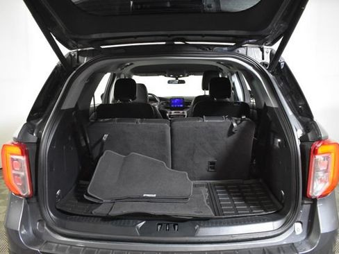Used 2023 Ford Explorer XLT w/ Equipment Group 202A AWD/4WD image 32