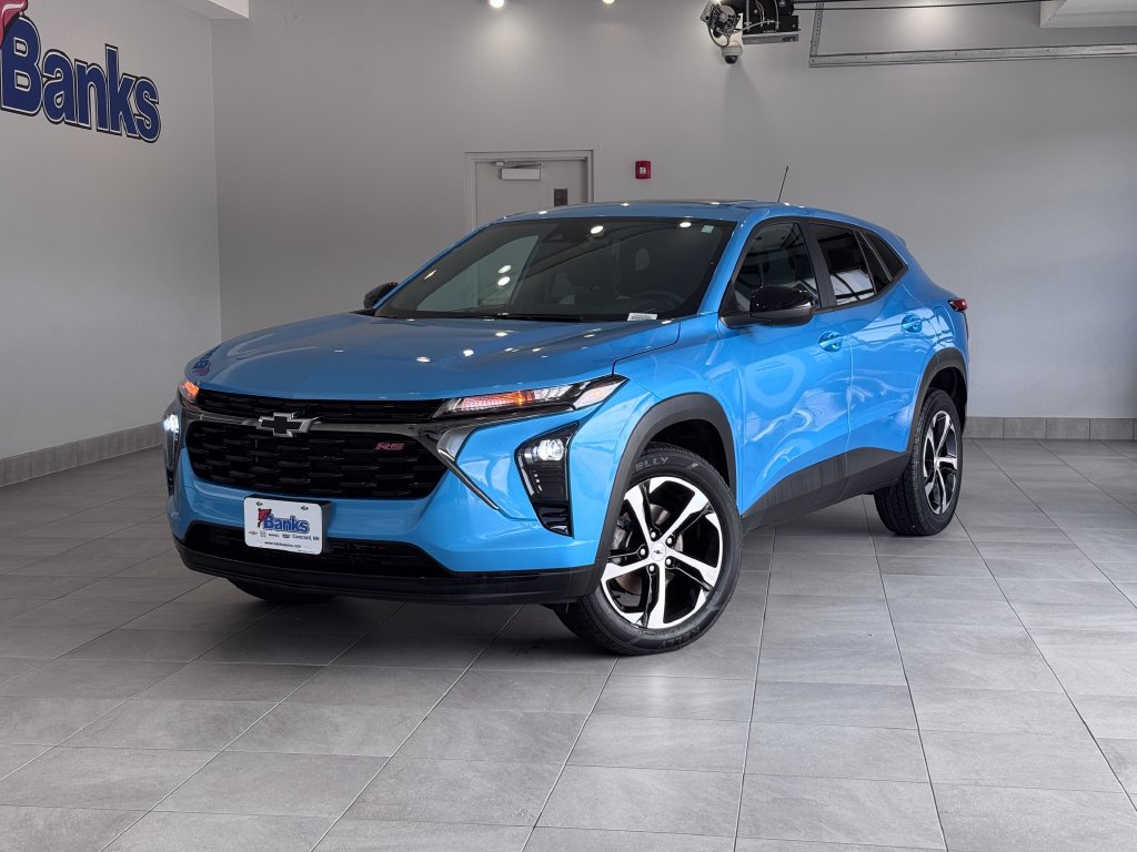 Used 2025 Chevrolet Trax RS w/ Sunroof Package FWD image 2