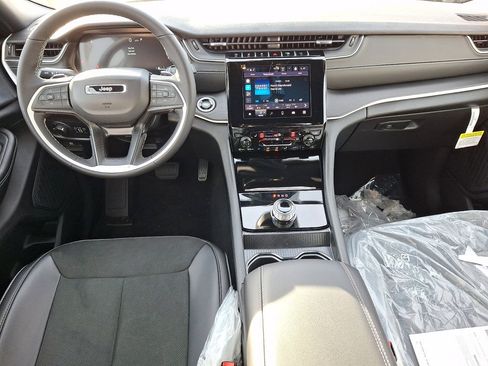 New 2025 Jeep Grand Cherokee L Altitude AWD/4WD image 10