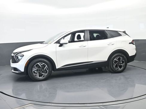 Used 2024 Kia Sportage LX FWD image 2