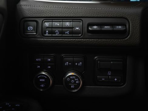 Used 2024 GMC Yukon XL Denali w/ Denali Reserve Package AWD/4WD image 32