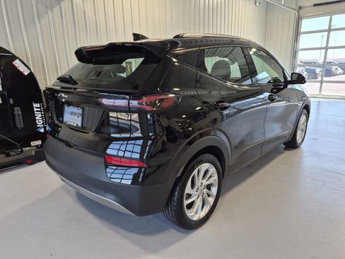 Used 2023 Chevrolet Bolt EUV LT w/ Comfort Package FWD image 3
