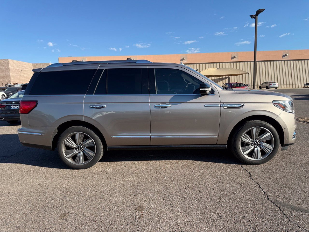 Used 2018 Lincoln Navigator Reserve w/ Technology Package AWD/4WD image 4