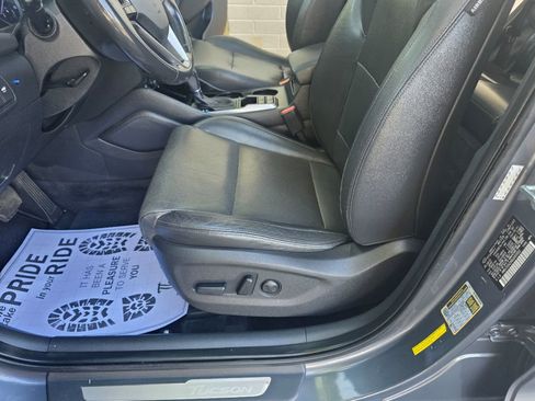 Used 2016 Hyundai Tucson Limited w/ Option Group 03 FWD image 19