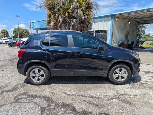 Used 2022 Chevrolet Trax LT AWD/4WD image 3