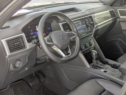 Used 2022 Volkswagen Atlas Cross Sport SE FWD image 10