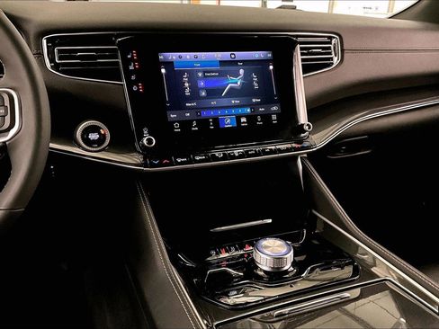 Used 2024 Jeep Wagoneer Base w/ Convenience Group I image 6