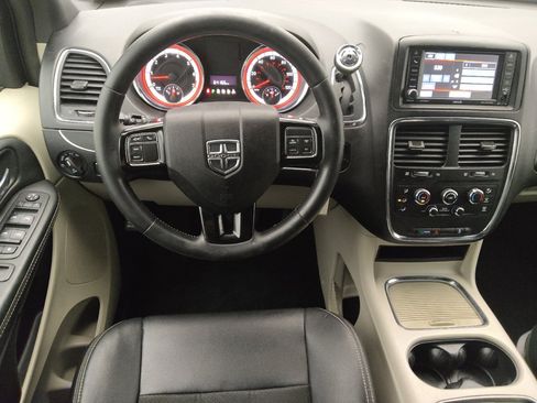 Used 2019 Dodge Grand Caravan SXT FWD image 22