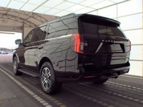 Used 2025 Ford Expedition Active RWD image 2