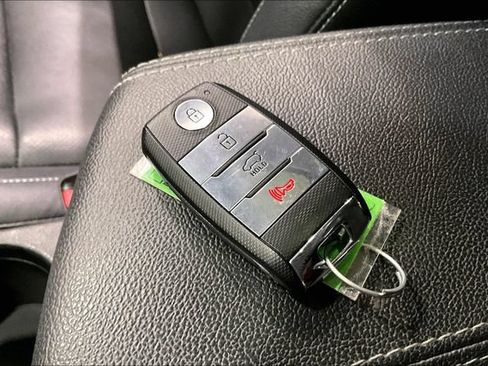 Used 2018 Kia Niro Touring FWD image 11