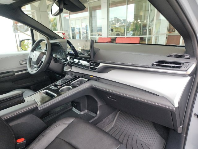 Used 2026 Toyota Sienna XSE AWD/4WD image 31