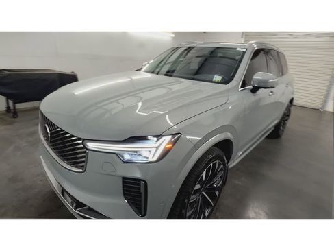 Used 2025 Volvo XC90 B6 Plus w/ Protection Package Premier image 4