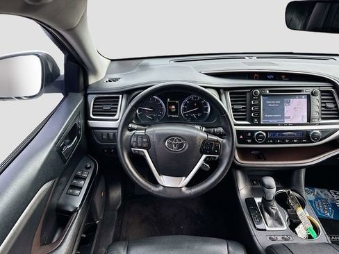 Used 2019 Toyota Highlander Limited Platinum image 25