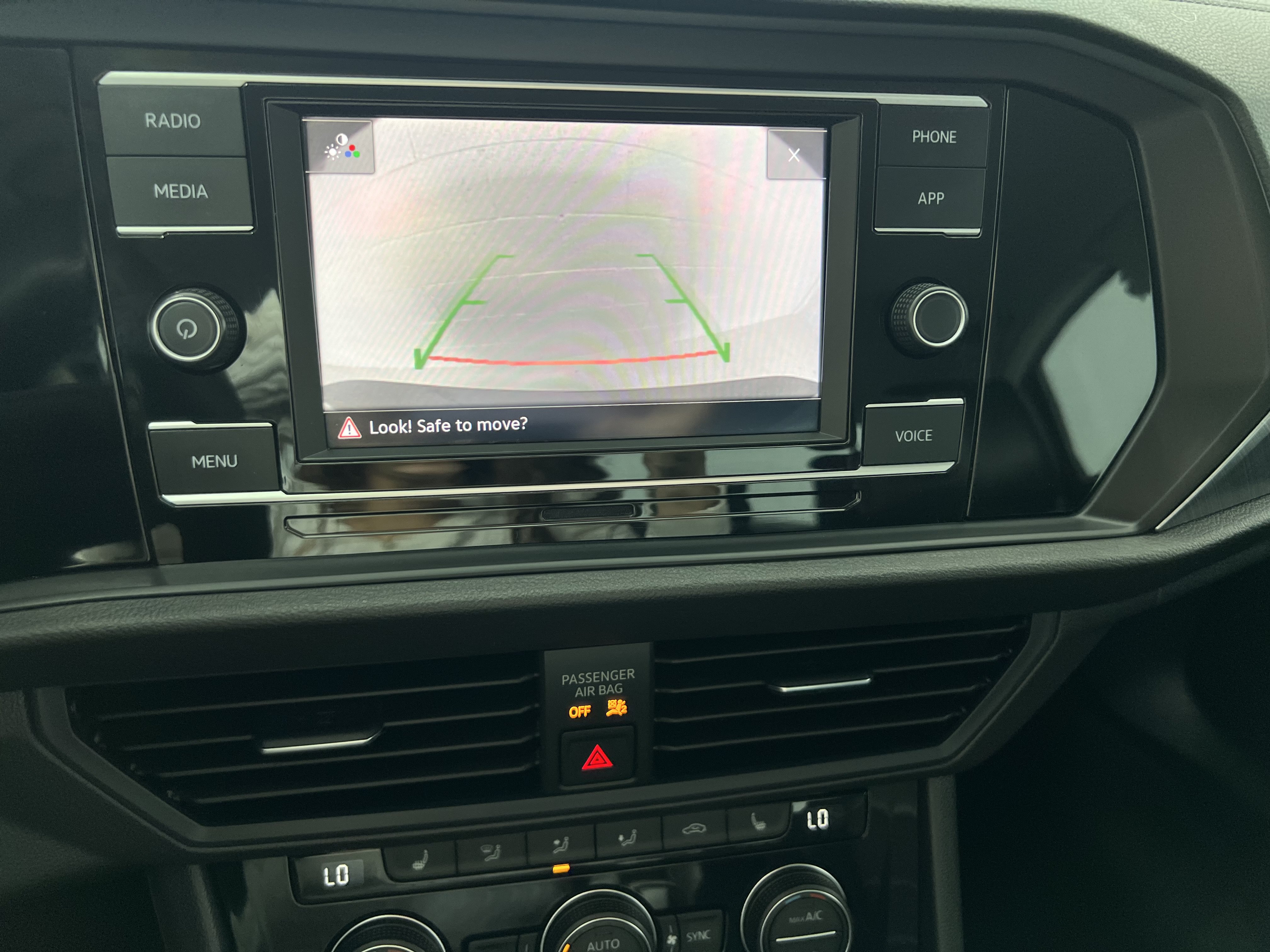 Used 2024 Volkswagen Jetta SE FWD image 17