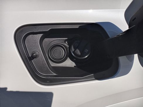 Used 2022 BMW X6 xDrive40i w/ Executive Package image 37