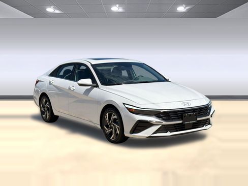 Used 2025 Hyundai Elantra SEL FWD image 7